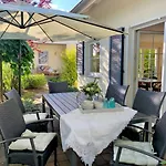 Ferienhaus Kluenderberg In Binz Mit Kamin, Terrasse, Strandkorb