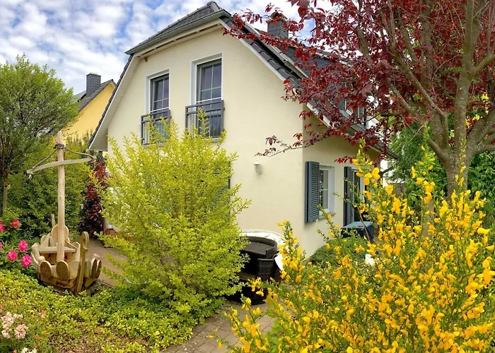 Ferienhaus Kluenderberg In Binz Mit Kamin, Terrasse, Strandkorb